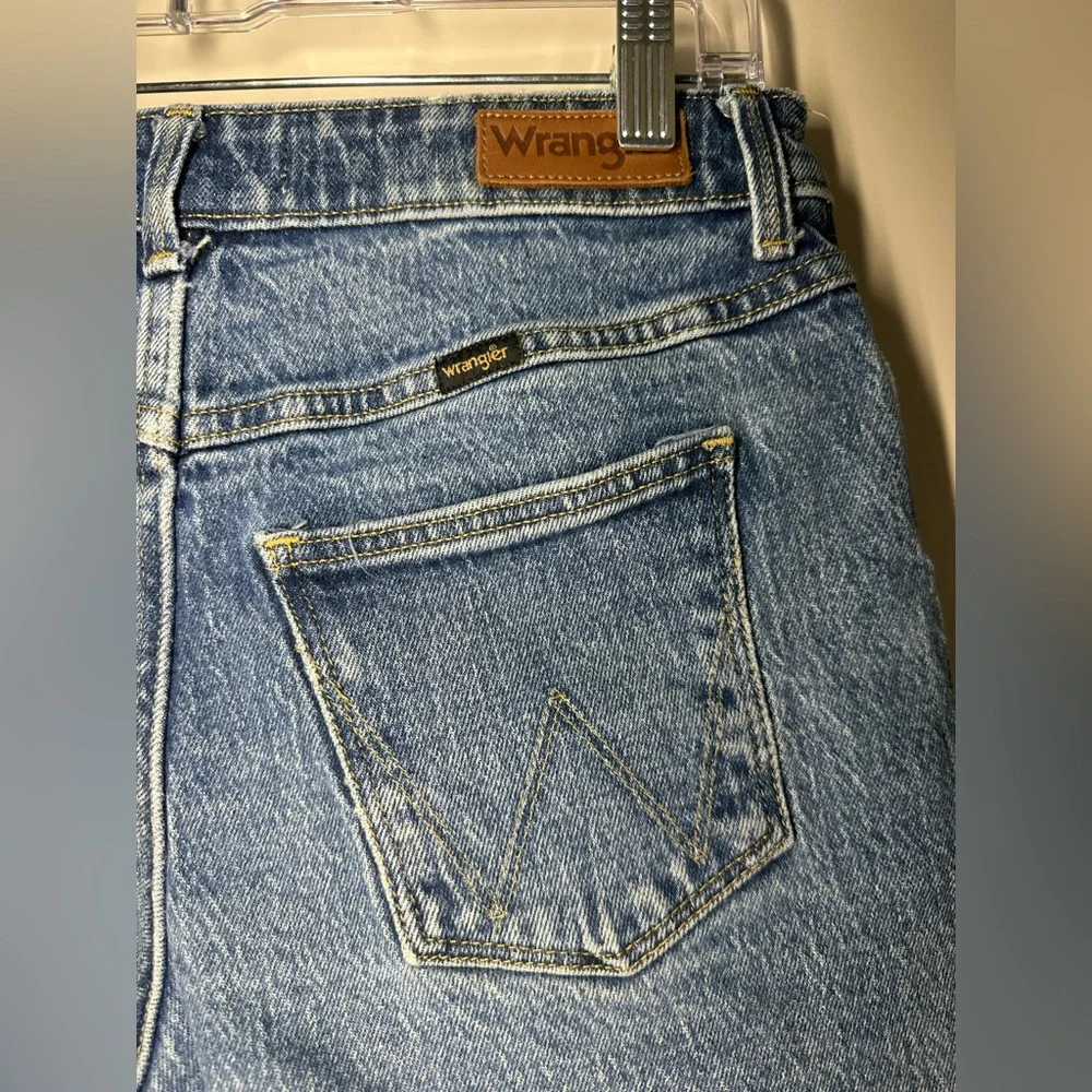 Wrangler Distressed Blue Jean‎ Shorts women size 24
